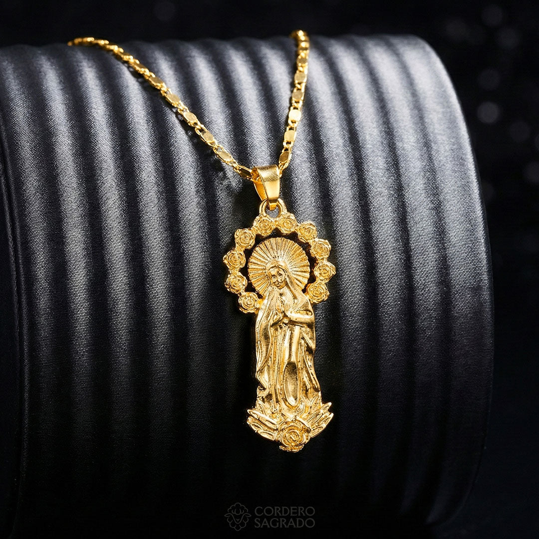 Collar Virgen de Guadalupe Rosalía para Mujer - Baño de Oro 18k