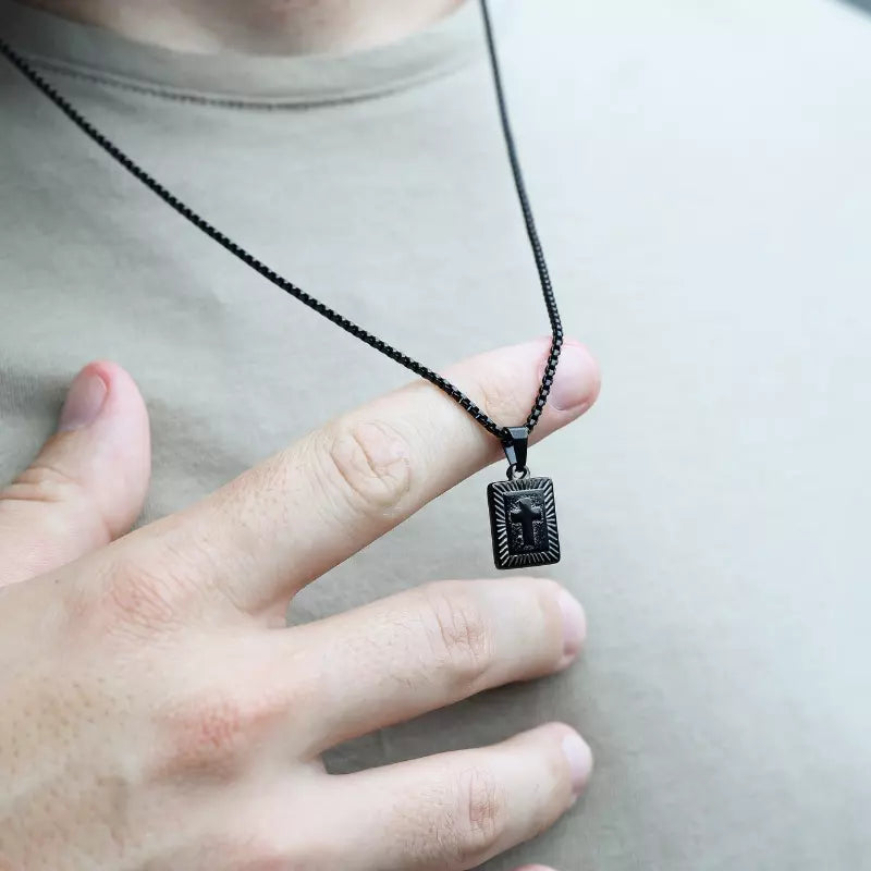 Collar Cruz Minimalista para Hombre - Acero Inoxidable