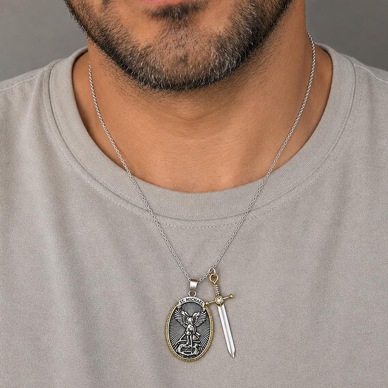 Collar de San Miguel Arcángel Protector